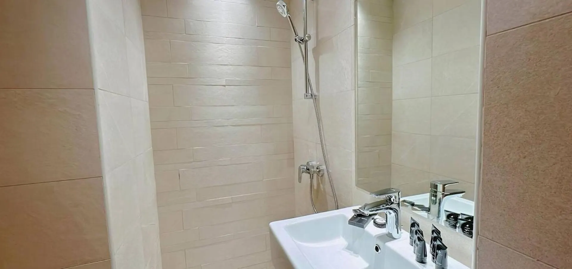 Stunning Brandnew 1Br Apartment Dubaj 0*,  Egyesült Arab Emírségek
